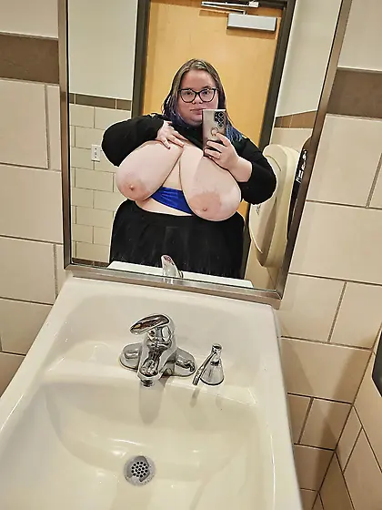 Fatass Hog OkieBobbilee & her fatass friends