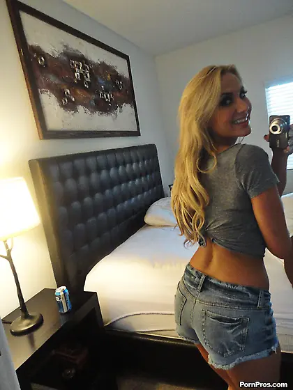 This marvelous MILF shows her natural juggs and gets nasty with