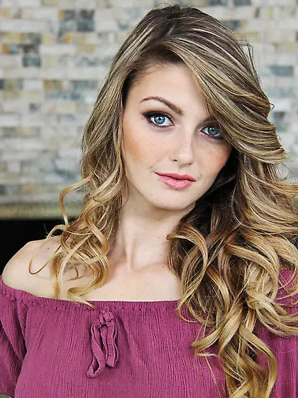 Magnificent blonde honey loses her hot pink lingerie and gets sc