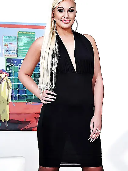 Blonde wife Skaylar Extreme shows her tits and pussy