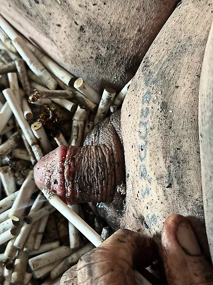 Sissy’s weekly ashtray play,  sissy can’t get i