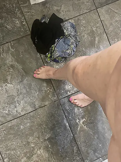 Chubby,  toenails,  smooth legs