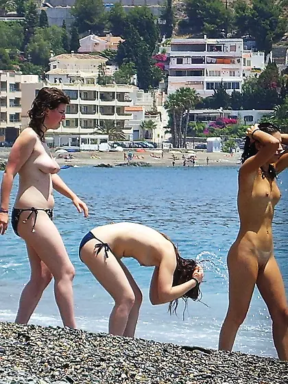 beach teens and milfs