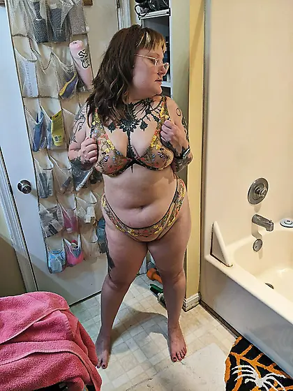 Her dad must be so proud of his stinky ginger slut