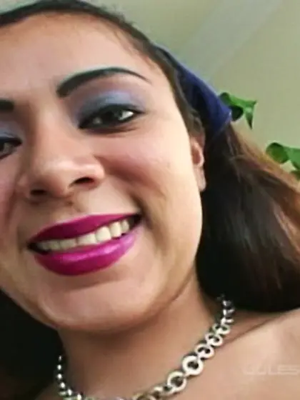 Latina slut blue sucks