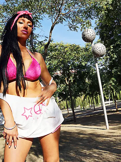 Long haired bitch feel