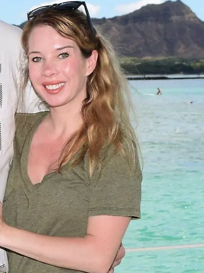 Elise was excited to show tits and shake ass