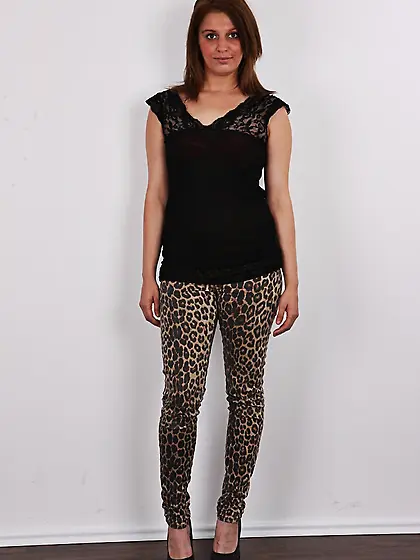 Teen tart teases peeling