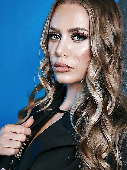 Hot MILF in stockings makes men cum only with her beautiful sexy