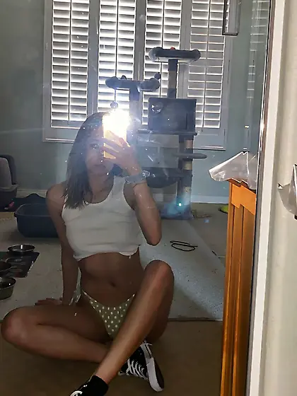 Caitlyn 18 Year Old With A Perfect Body.