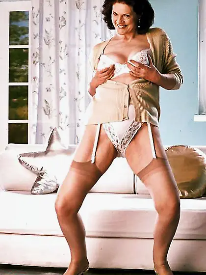 Dark Haired granny Joanna in pantyhose