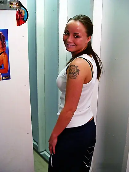 Curvy sweetie discovers big black dick sticking out of gloryhole