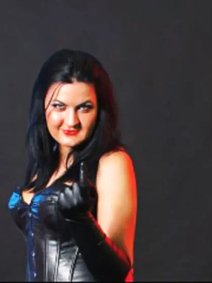 25 yo brunette Goddesseve.