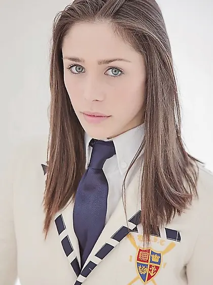 Bald teacher is lucky to give eye-candy coed cunnilingus before