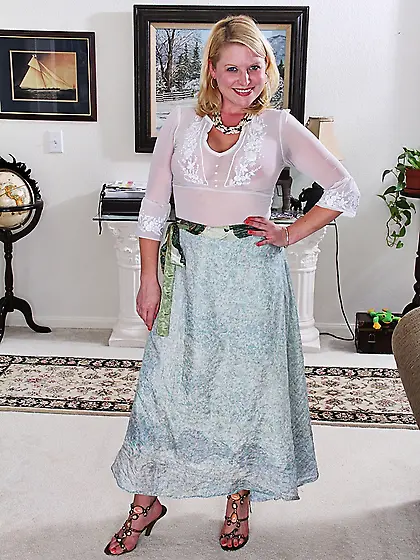 Beautiful mature hairy snatch