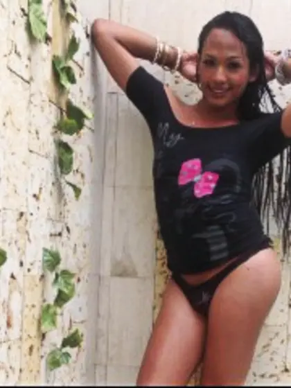 Brunette paubrina perform anal