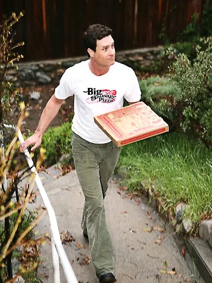 Lexi Diamond takes her clothes off for the pizza dude and blows