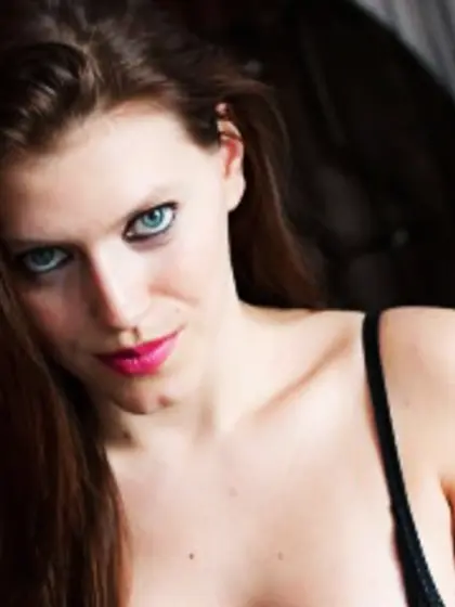 Brunette Daria Live Orgasm.