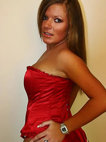 25 yo Brunette Nicole Hand jobs