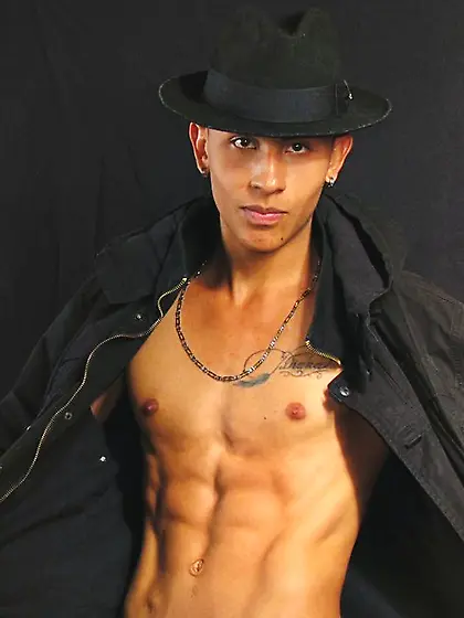 Latin young gay JeeffGreen like to snapshot