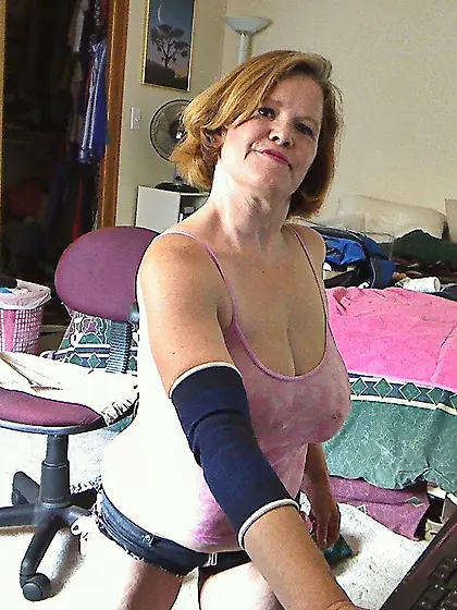 Cougar Misha MILF from United States Batter...