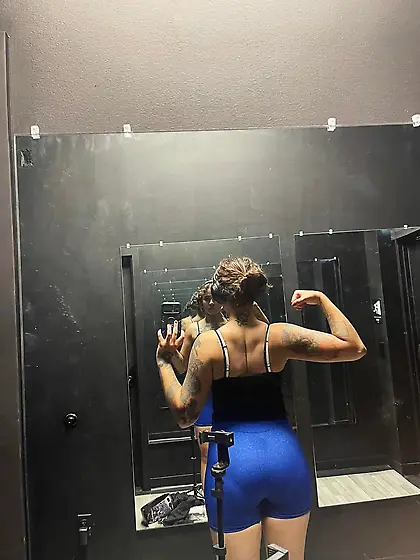 Perfect curly hair latina