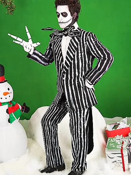 Hot babe colorful corpes