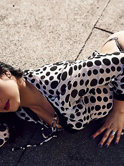 White milf with nice tits like to snapshot