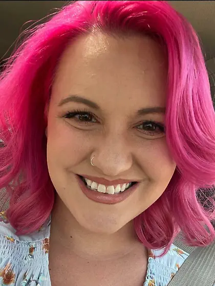 Amanda eventually showed off tits & ass for GGW