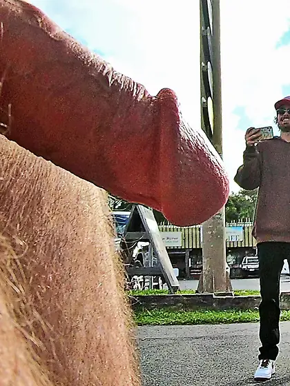 WNBR Byron Bay public erection flasher entertains