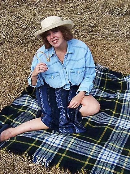 MILF Fingering Curvy Claire from United Kingdom