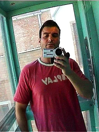 Lora Craft screams and moans while she gets her hungry bush dril