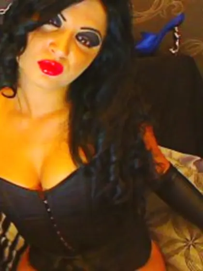 Brunette missherra perform roleplay