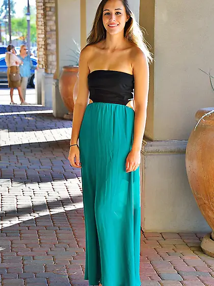 Delectable brunette Bailey DDG shows us everything outdoors as s