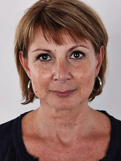 Mature chick removes blue