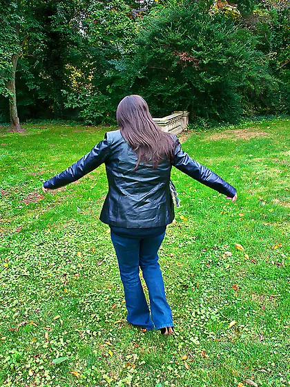 Amateur brunette Christine agrees to demonstrate her huge tits i