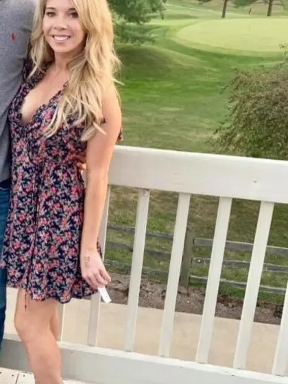 Elise was excited to show tits and shake ass