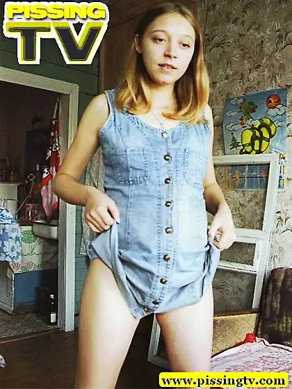 Teen pissing in bail