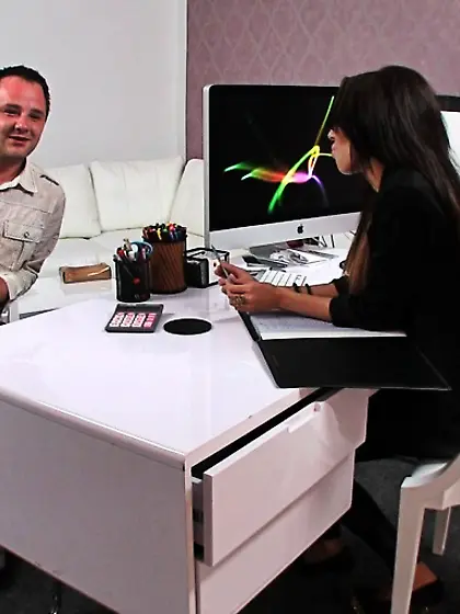 Foxy agent stunning body