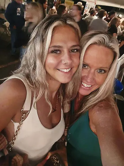 mom and daughter
