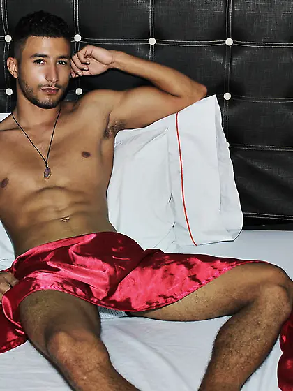 Latin gay vinnyxxfox dancing