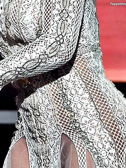 beyonce dressed like a whore