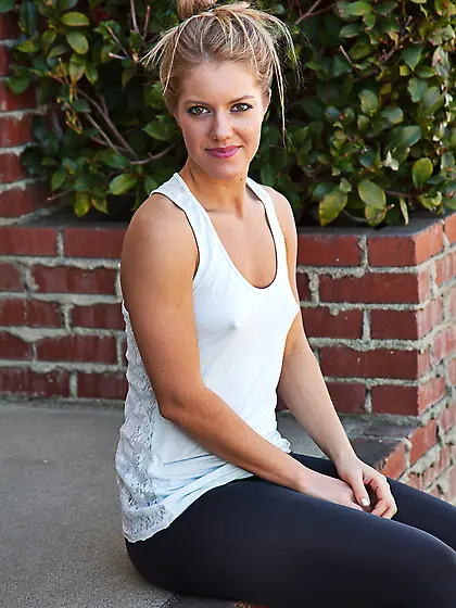 Tanned blondie hair knot