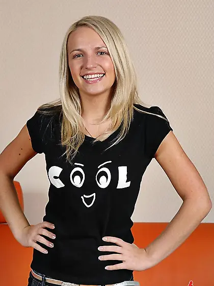 Amateur tanned blonde Britney Spring with hot body and nice titt