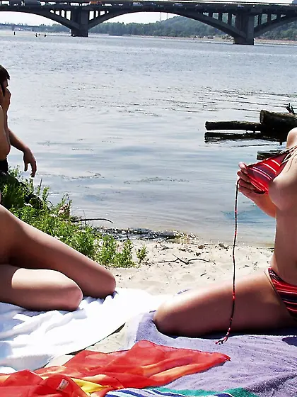 beach teens and milfs