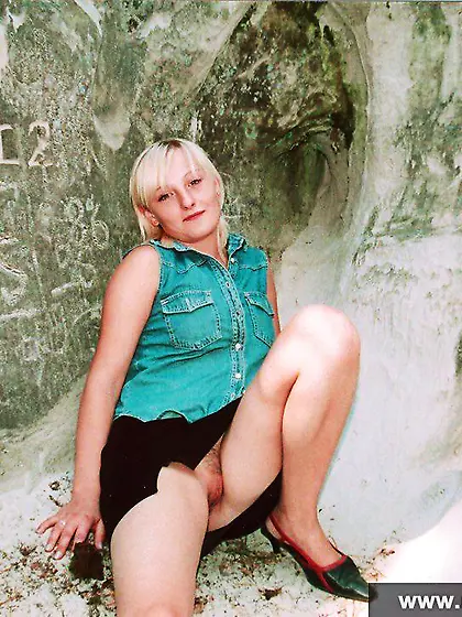 Teen blonde shows her shaved pussy outdoor