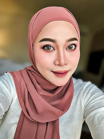 anyone interested to cum on this bitch?