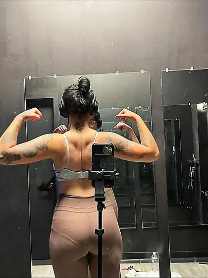 Perfect curly hair latina