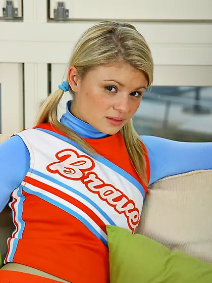 Cute faced cheer blonde Jak gives striptease to show her fine pu