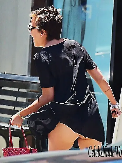 Upskirt photos of Tallulah Willis